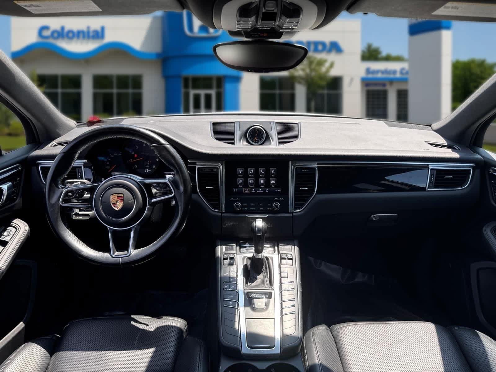 Used 2017 Porsche Macan AWD/4WD image 30