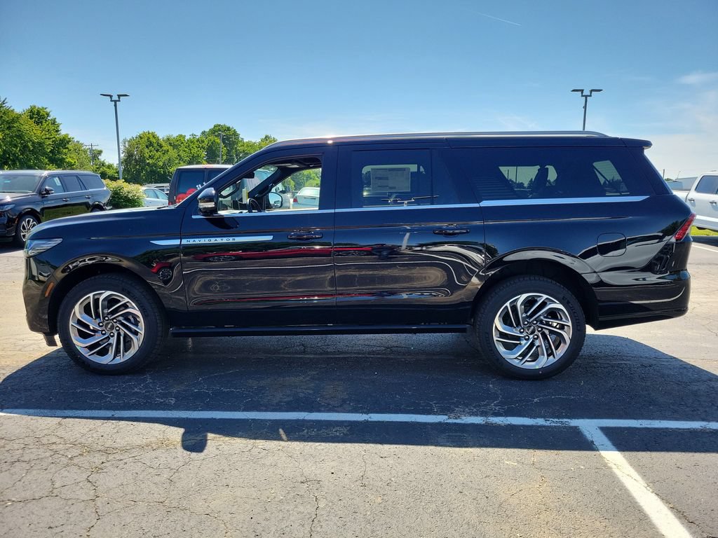 New 2026 Lincoln Navigator L Reserve AWD/4WD image 7