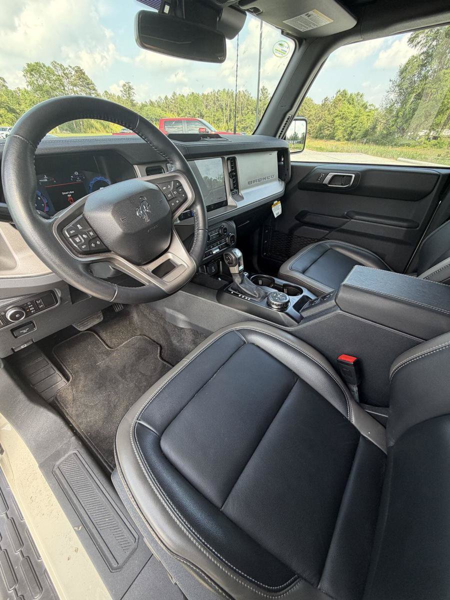 Used 2025 Ford Bronco Outer Banks AWD/4WD image 11