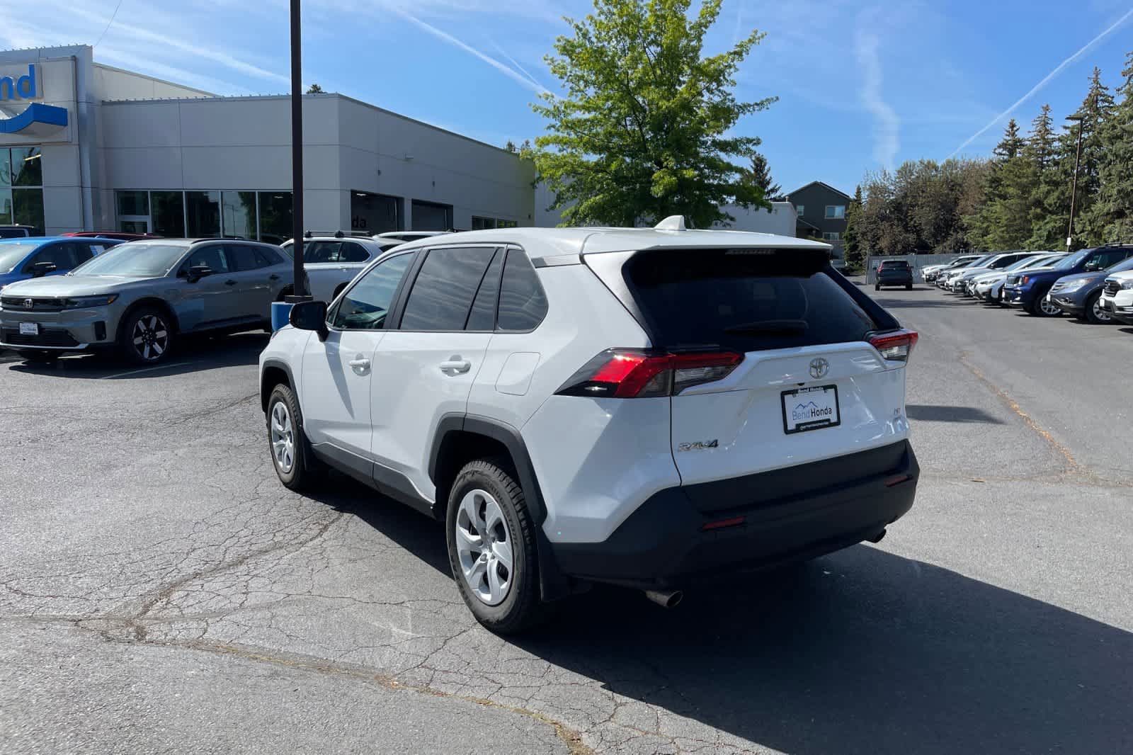 Used 2025 Toyota RAV4 LE AWD/4WD image 3