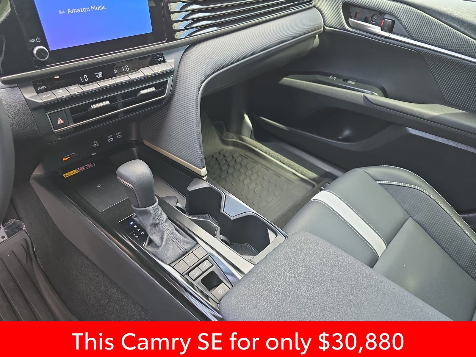 Used 2025 Toyota Camry SE w/ Convenience Package FWD image 32