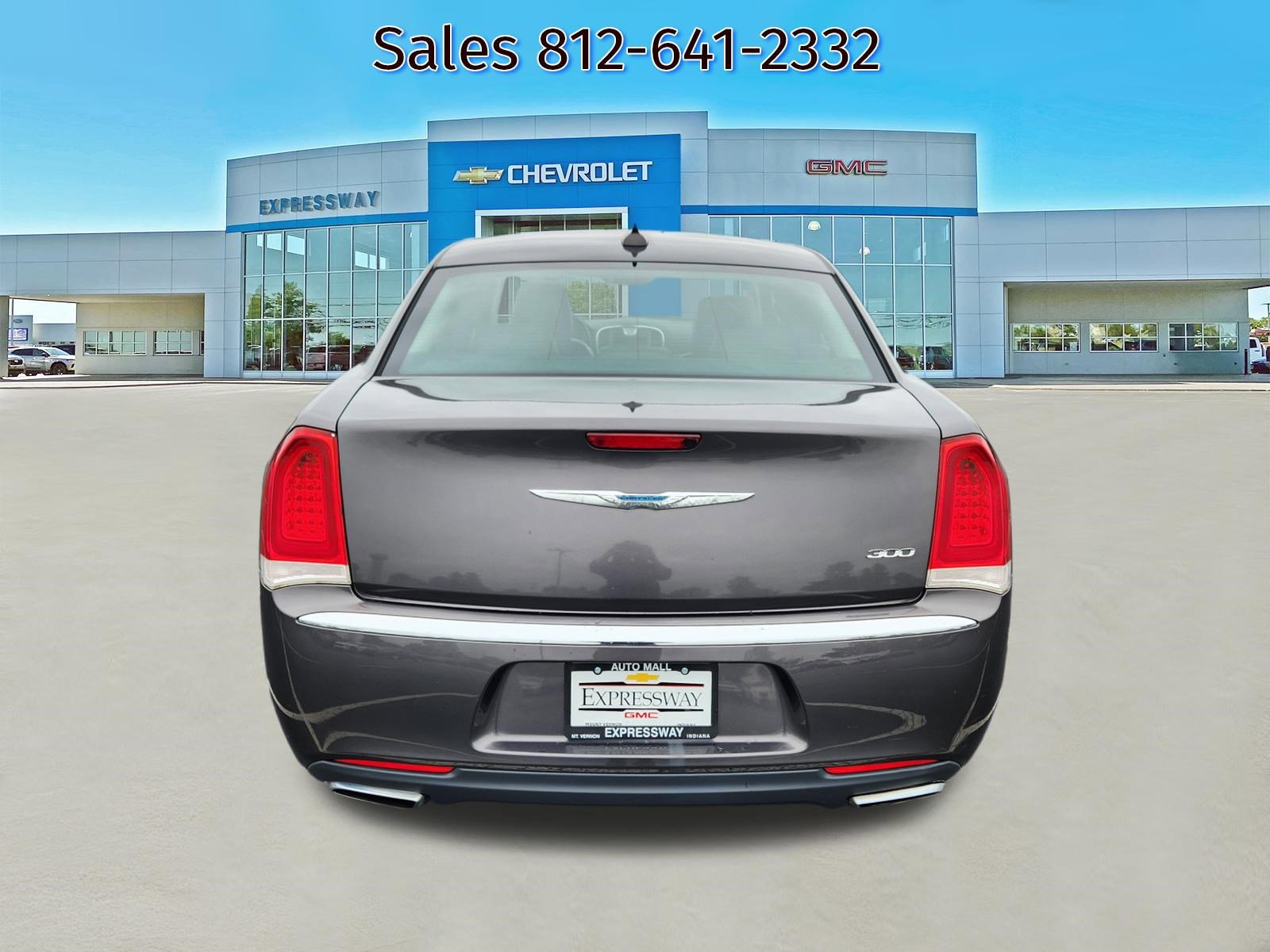 Used 2015 Chrysler 300 Limited RWD image 6