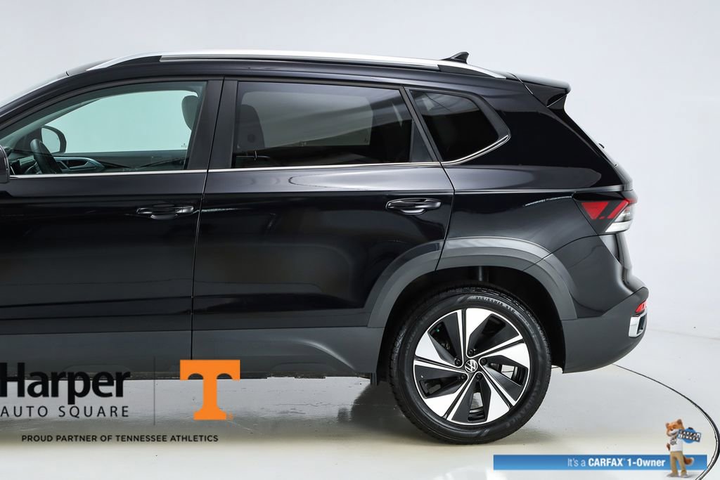 Used 2025 Volkswagen Taos SE w/ Panoramic Sunroof Package AWD/4WD image 4