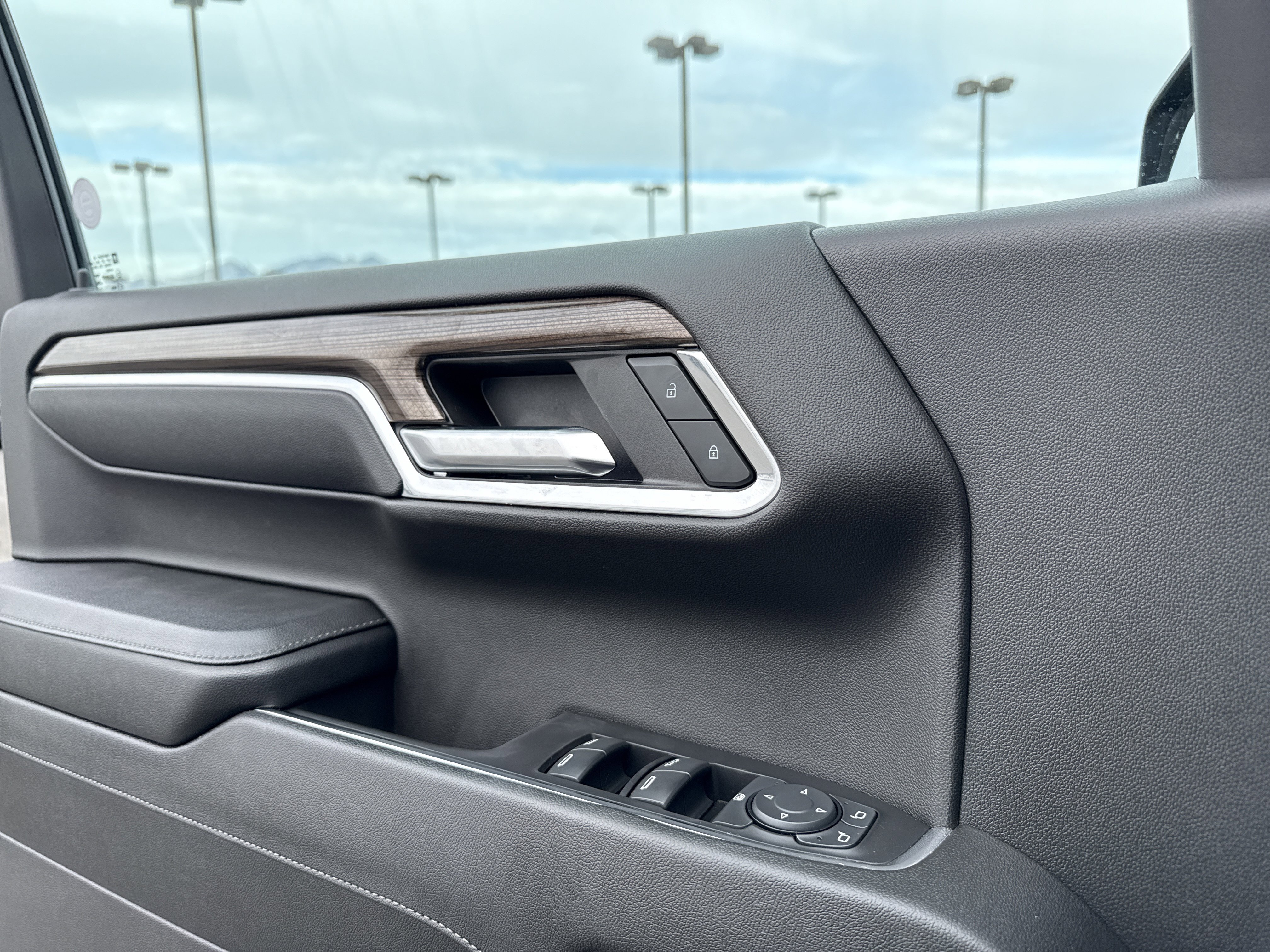 Used 2024 Chevrolet Silverado 1500 LT Trail Boss w/ LT Trail Boss Premium Package image 15