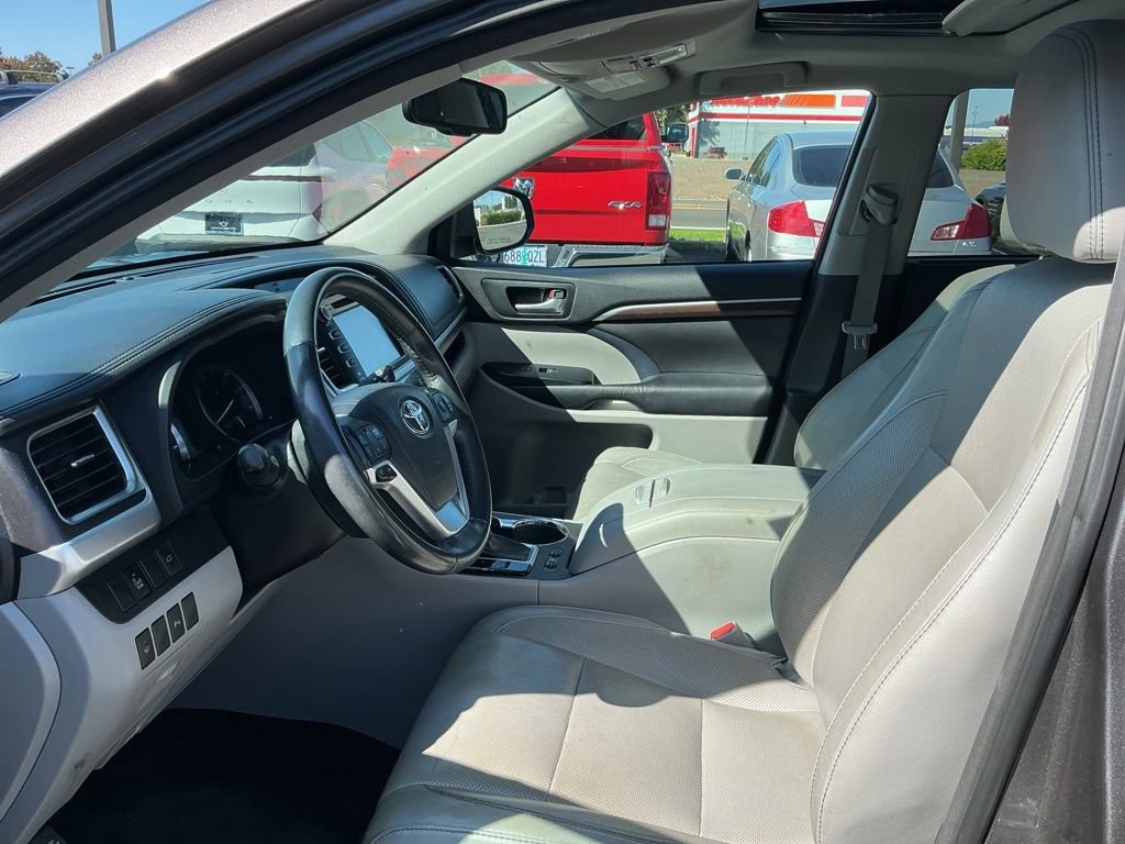 Used 2016 Toyota Highlander Limited AWD/4WD image 7