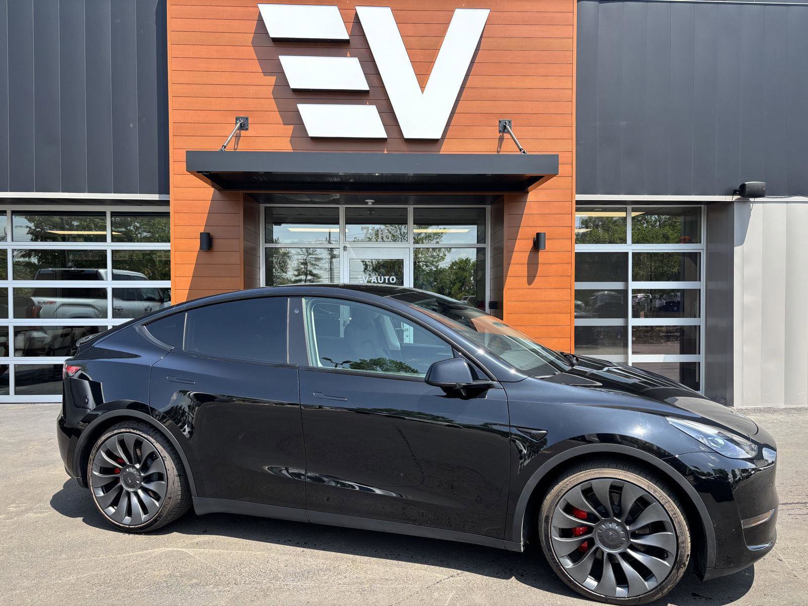 Used 2023 Tesla Model Y Performance AWD/4WD image 1