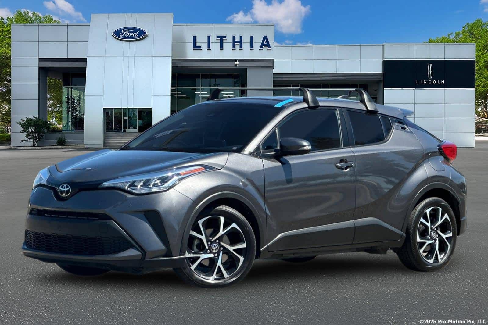 Used 2021 Toyota C-HR XLE FWD image 1