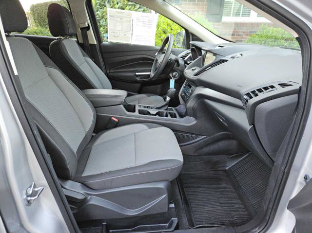 Used 2017 Ford Escape SE w/ Equipment Group 201A image 29