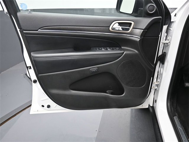 Used 2017 Jeep Grand Cherokee Limited image 22