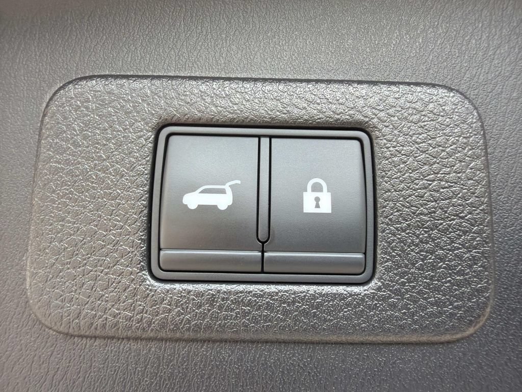 Used 2022 Nissan Armada SL RWD image 18