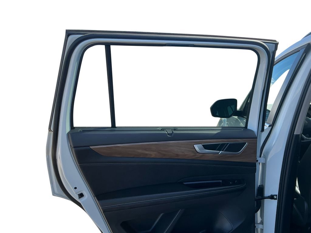 Used 2025 Volkswagen Atlas SE image 23