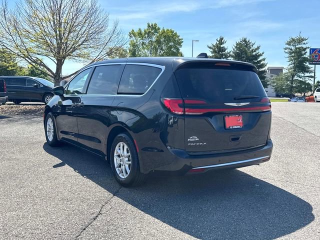 Used 2023 Chrysler Pacifica Touring-L FWD image 7