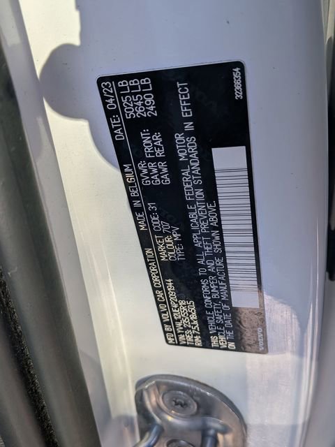 Certified 2023 Volvo XC40 B5 Plus image 33