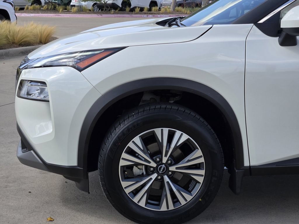 Used 2023 Nissan Rogue SV AWD/4WD image 7