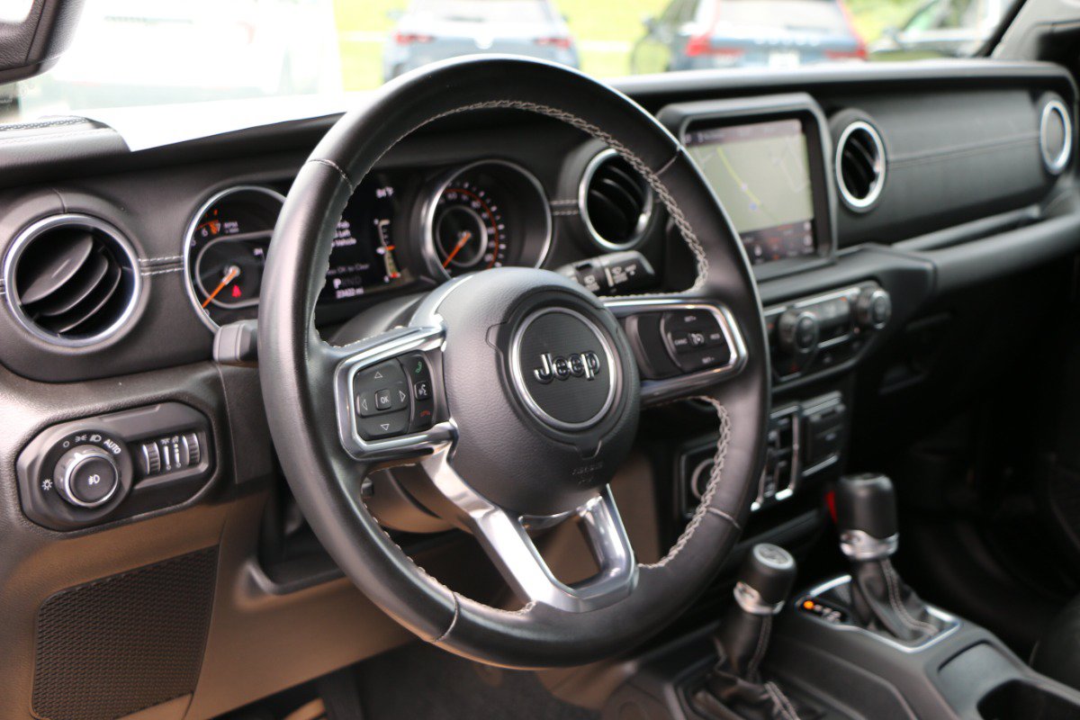 Used 2022 Jeep Wrangler Unlimited Sahara AWD/4WD image 15