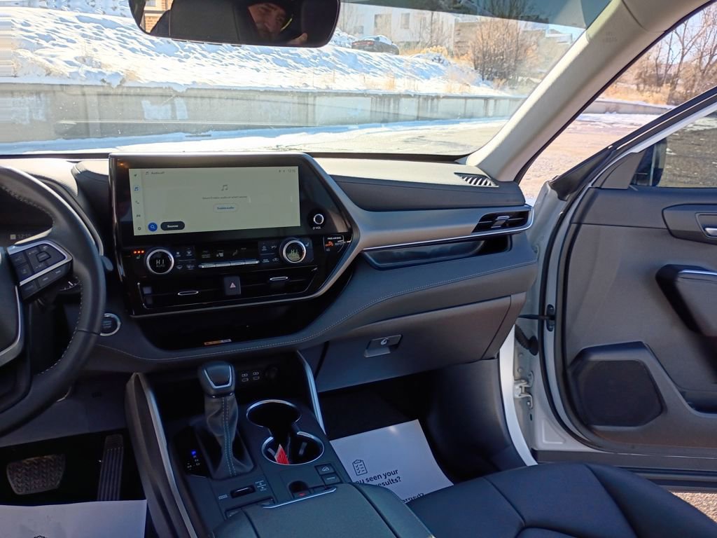 Used 2024 Toyota Highlander XLE image 21