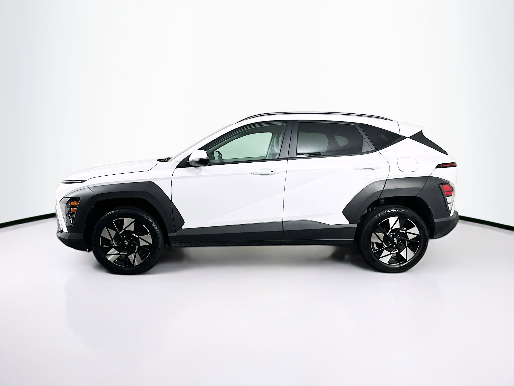 Used 2025 Hyundai Kona SEL image 4