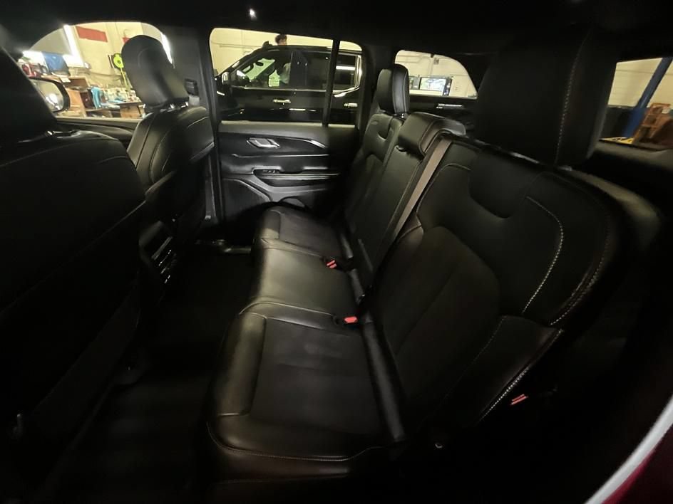 Used 2024 Jeep Grand Cherokee Altitude AWD/4WD image 28