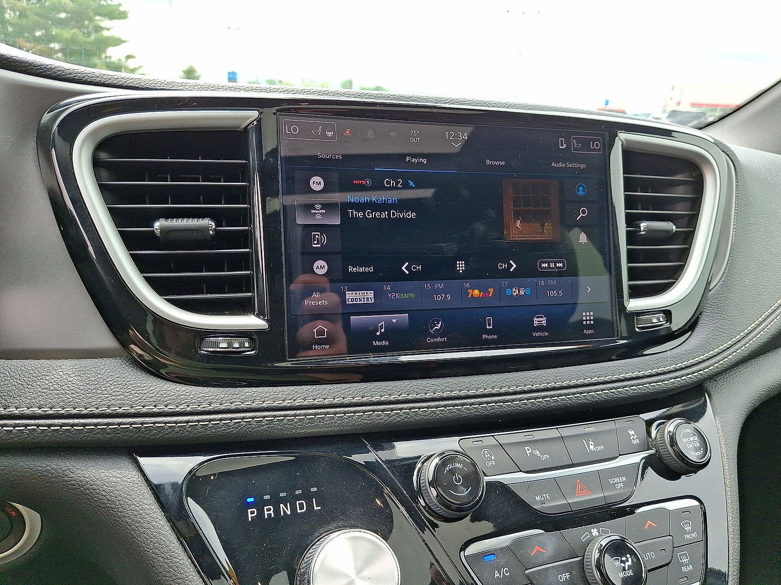 Used 2025 Chrysler Pacifica Select FWD image 14