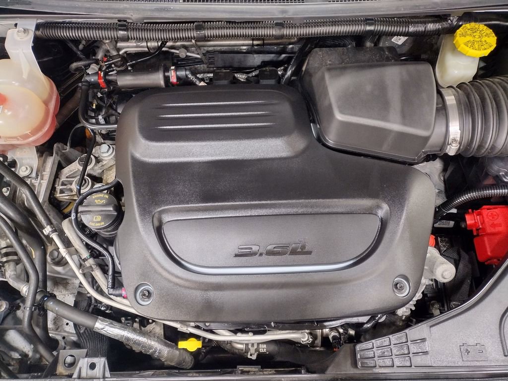 Used 2023 Chrysler Voyager LX image 8