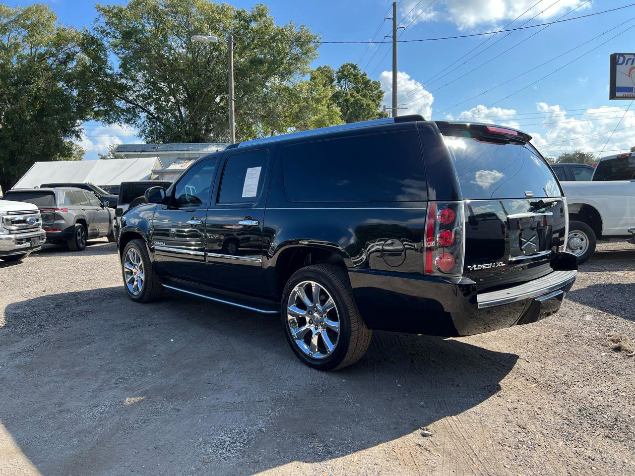 Used 2014 GMC Yukon XL Denali image 5
