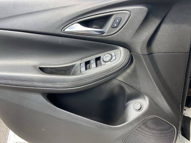Used 2022 Buick Encore GX Select w/ Sport Touring Package FWD image 17