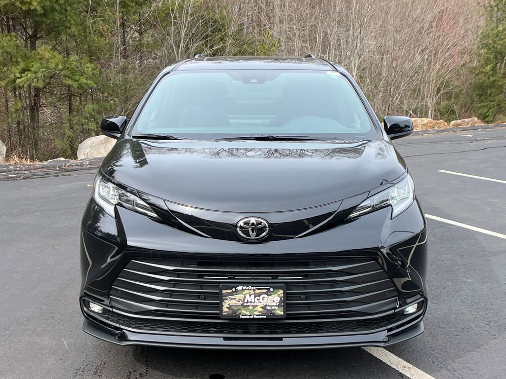 New 2026 Toyota Sienna XLE Woodland Edition image 8