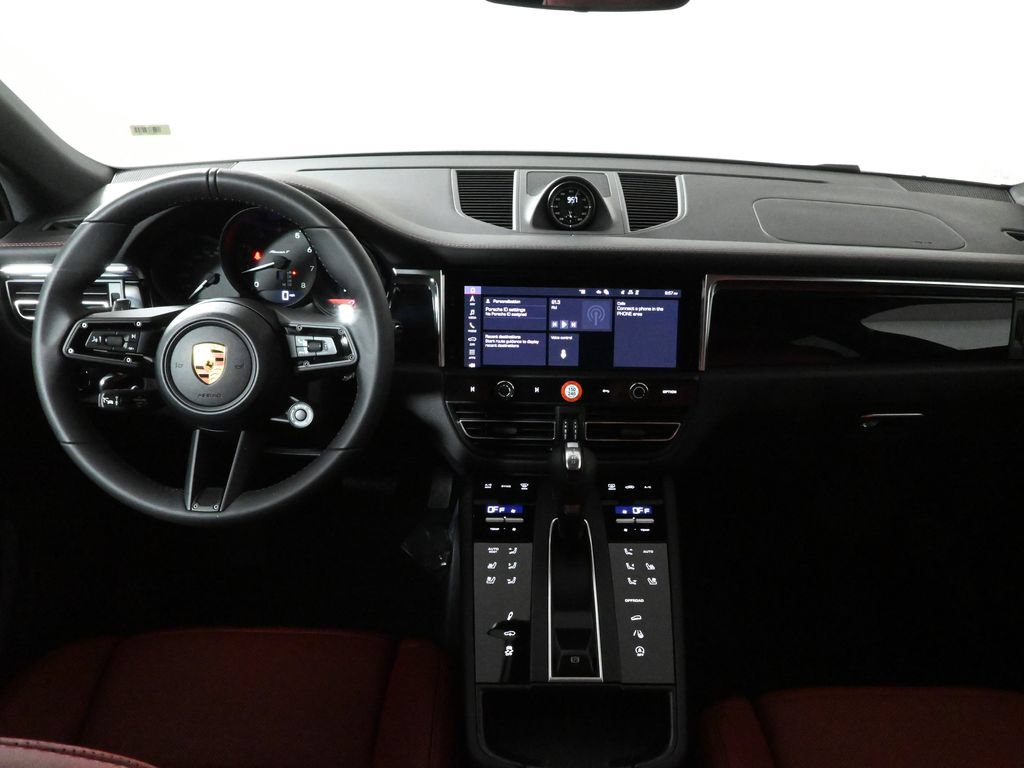 Used 2026 Porsche Macan AWD/4WD image 16