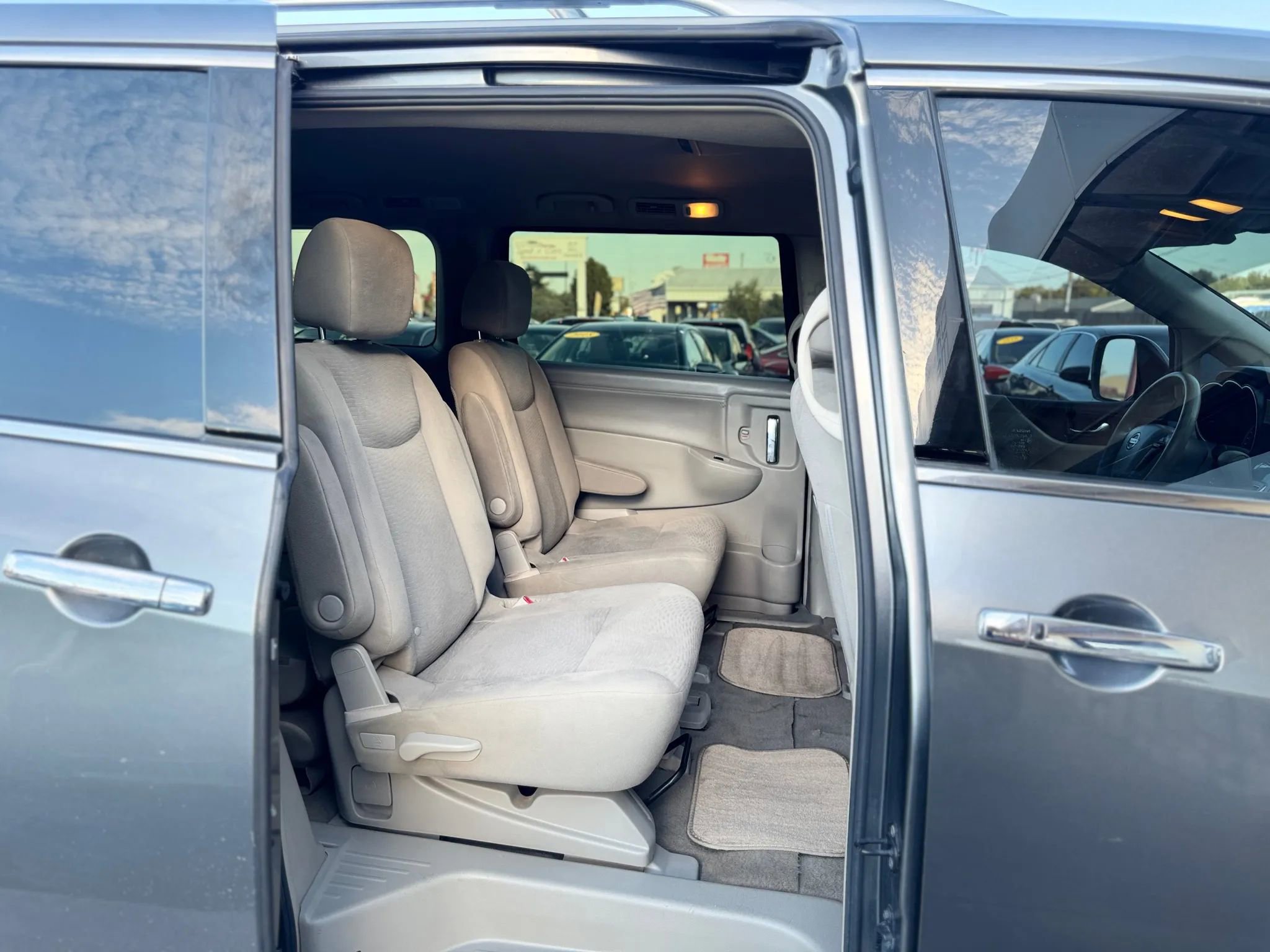 Used 2015 Nissan Quest S image 24
