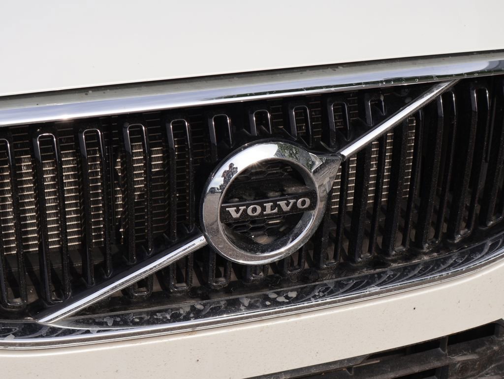 Used 2018 Volvo XC60 T6 Momentum w/ Convenience Package AWD/4WD image 2
