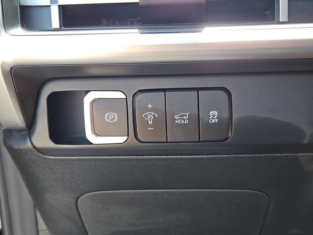 Used 2025 Hyundai Santa Fe SEL FWD image 21