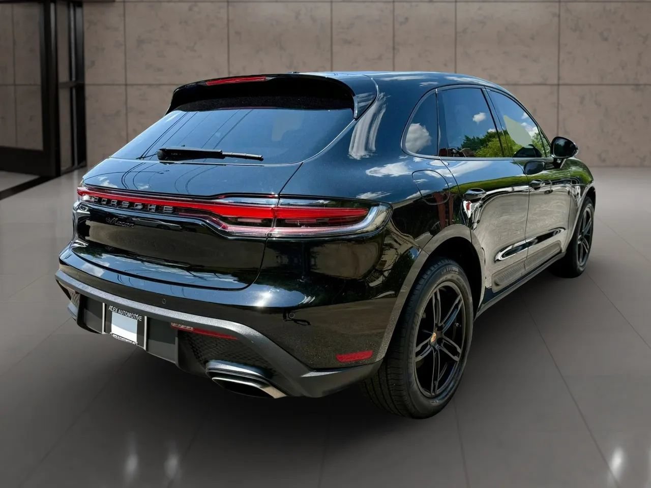 Used 2023 Porsche Macan AWD/4WD image 9