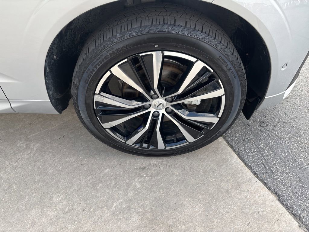 Certified 2025 Volvo XC60 B5 Plus AWD/4WD image 15