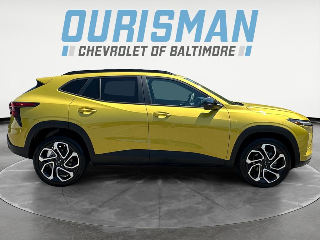 Used 2024 Chevrolet Trax RS w/ Sunroof Package FWD image 7