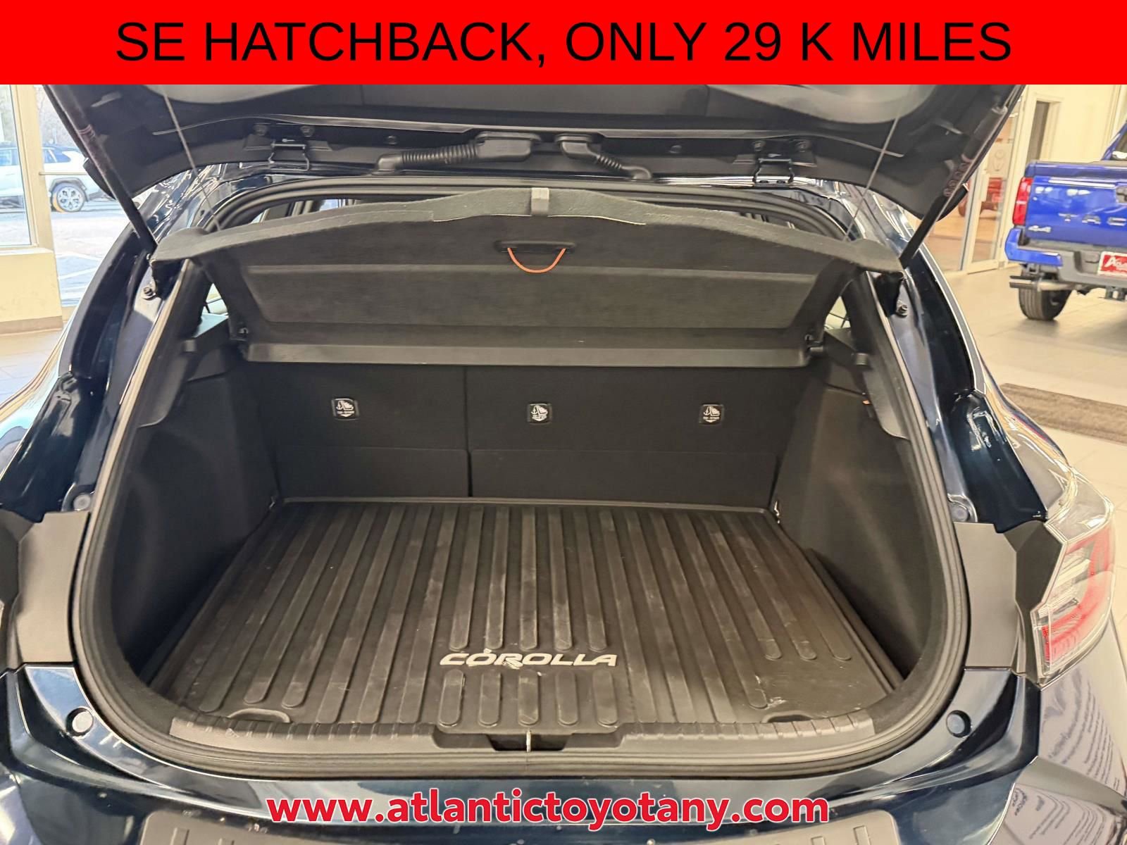 Used 2022 Toyota Corolla SE w/ SE Preferred Package image 8
