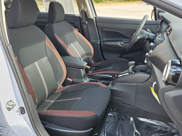 New 2025 Nissan Versa SR w/ Trunk Package FWD image 17