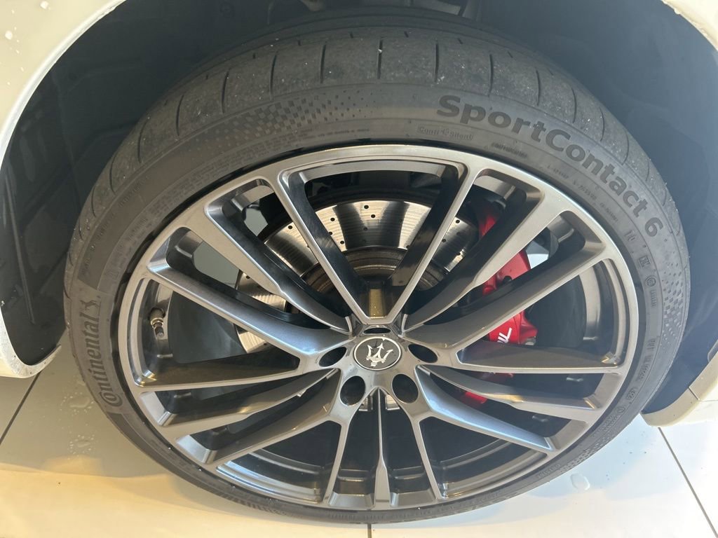 Used 2022 Maserati Levante Trofeo image 23