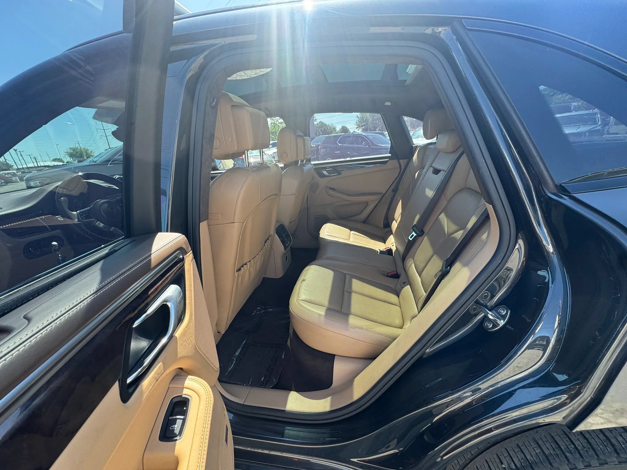 Used 2018 Porsche Macan Turbo AWD/4WD image 22