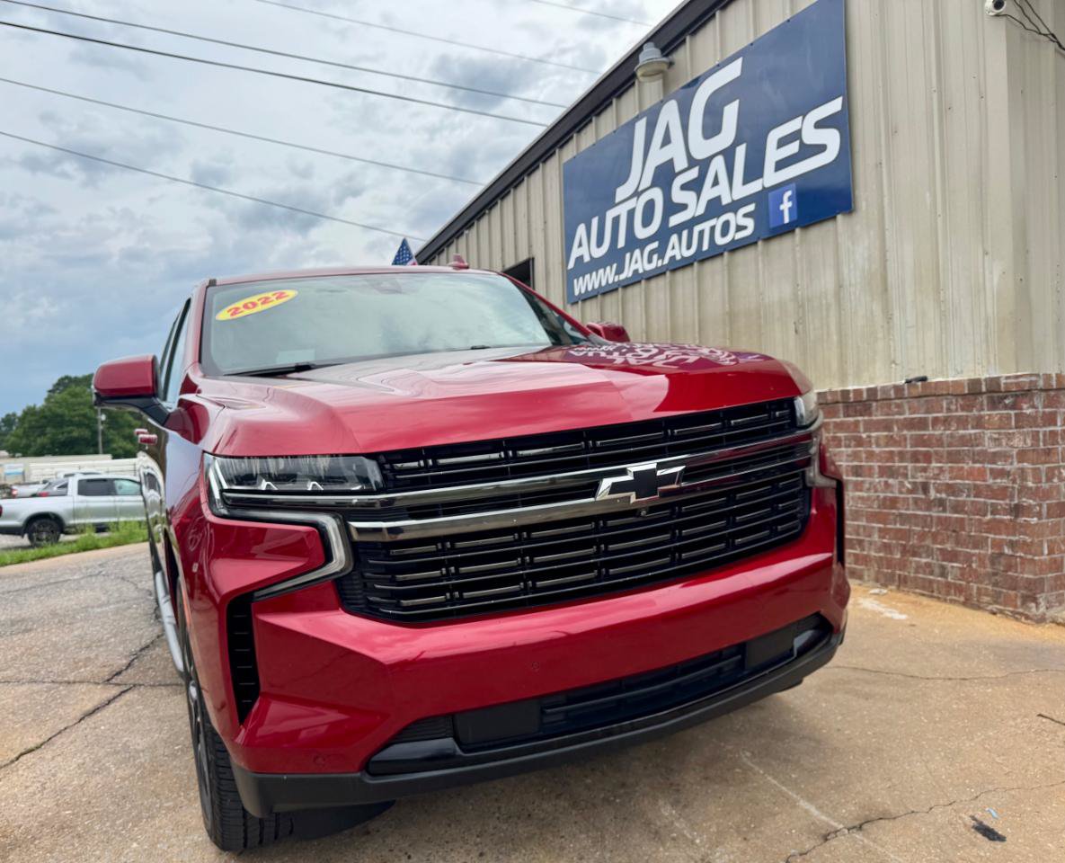 Used 2022 Chevrolet Suburban RST w/ Luxury Package RWD image 3