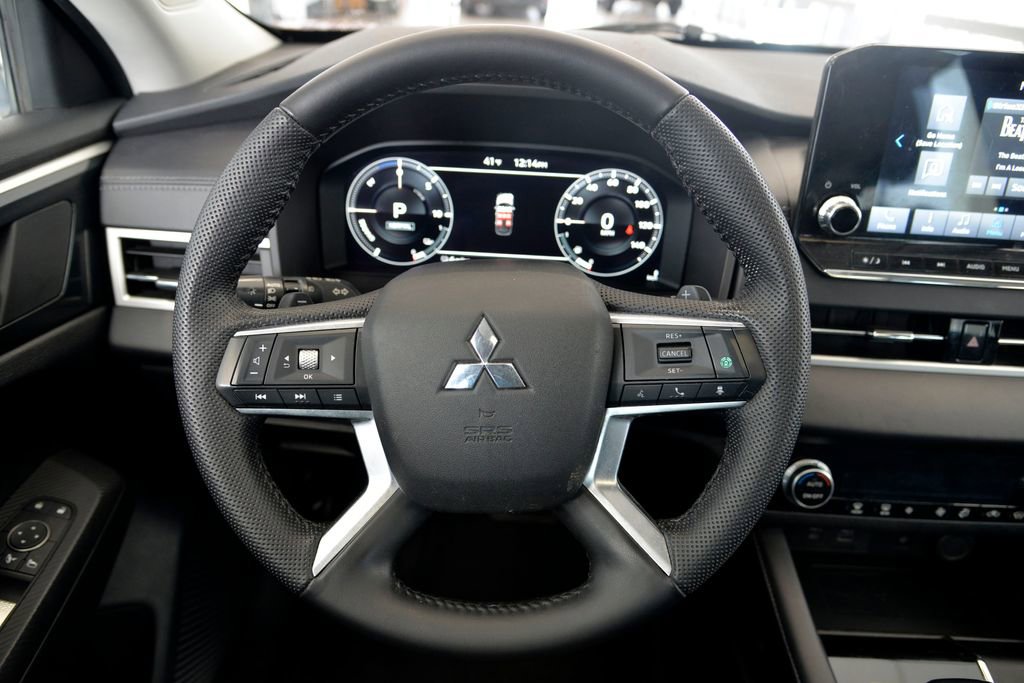 Used 2023 Mitsubishi Outlander SE image 18