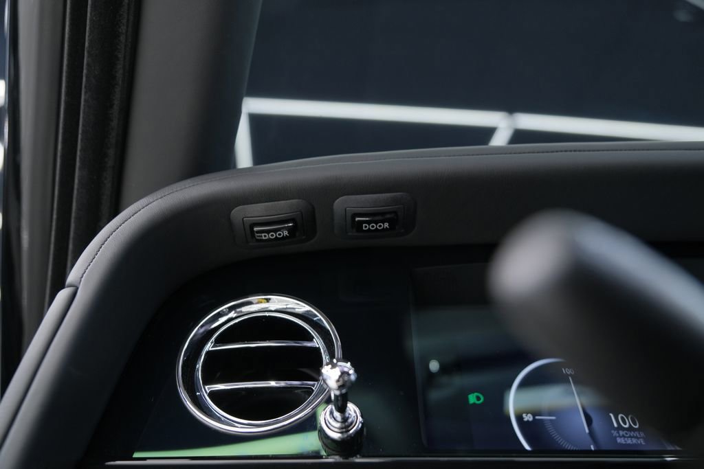 Used 2026 Rolls-Royce Cullinan image 59