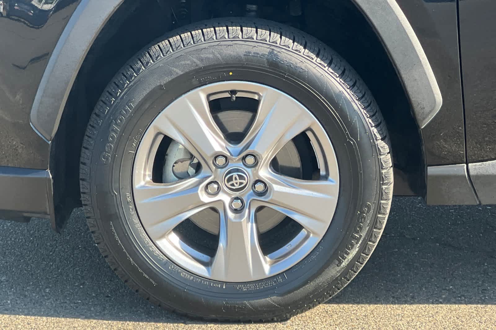 Certified 2022 Toyota RAV4 XLE AWD/4WD image 31