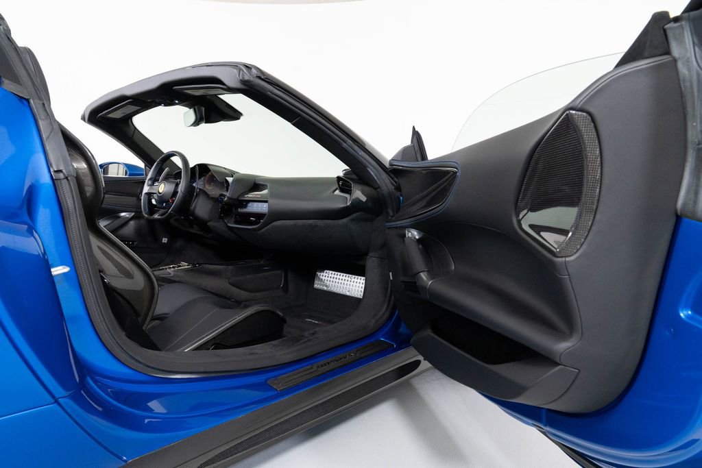 Used 2022 Ferrari SF90 Spider image 39