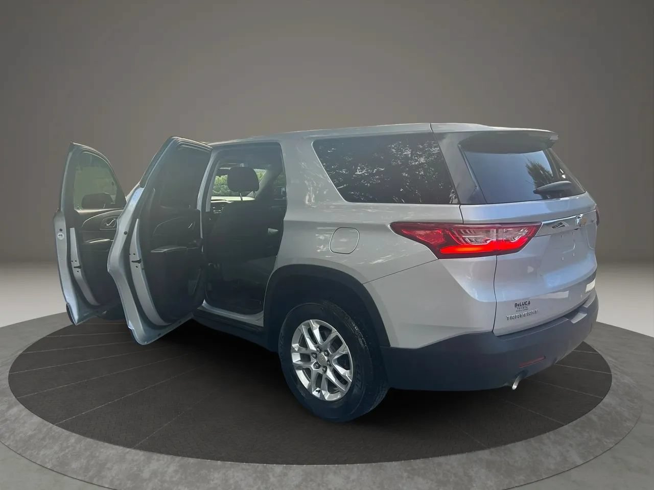 Used 2019 Chevrolet Traverse LS w/ LPO, Floor Liner Package FWD image 8