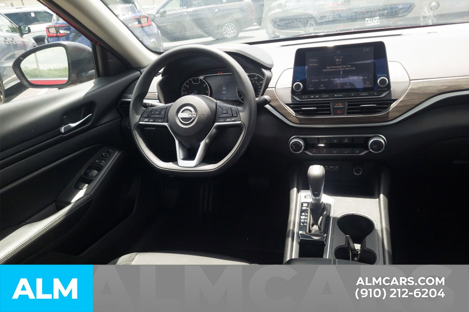 Used 2025 Nissan Altima 2.5 SV FWD image 21