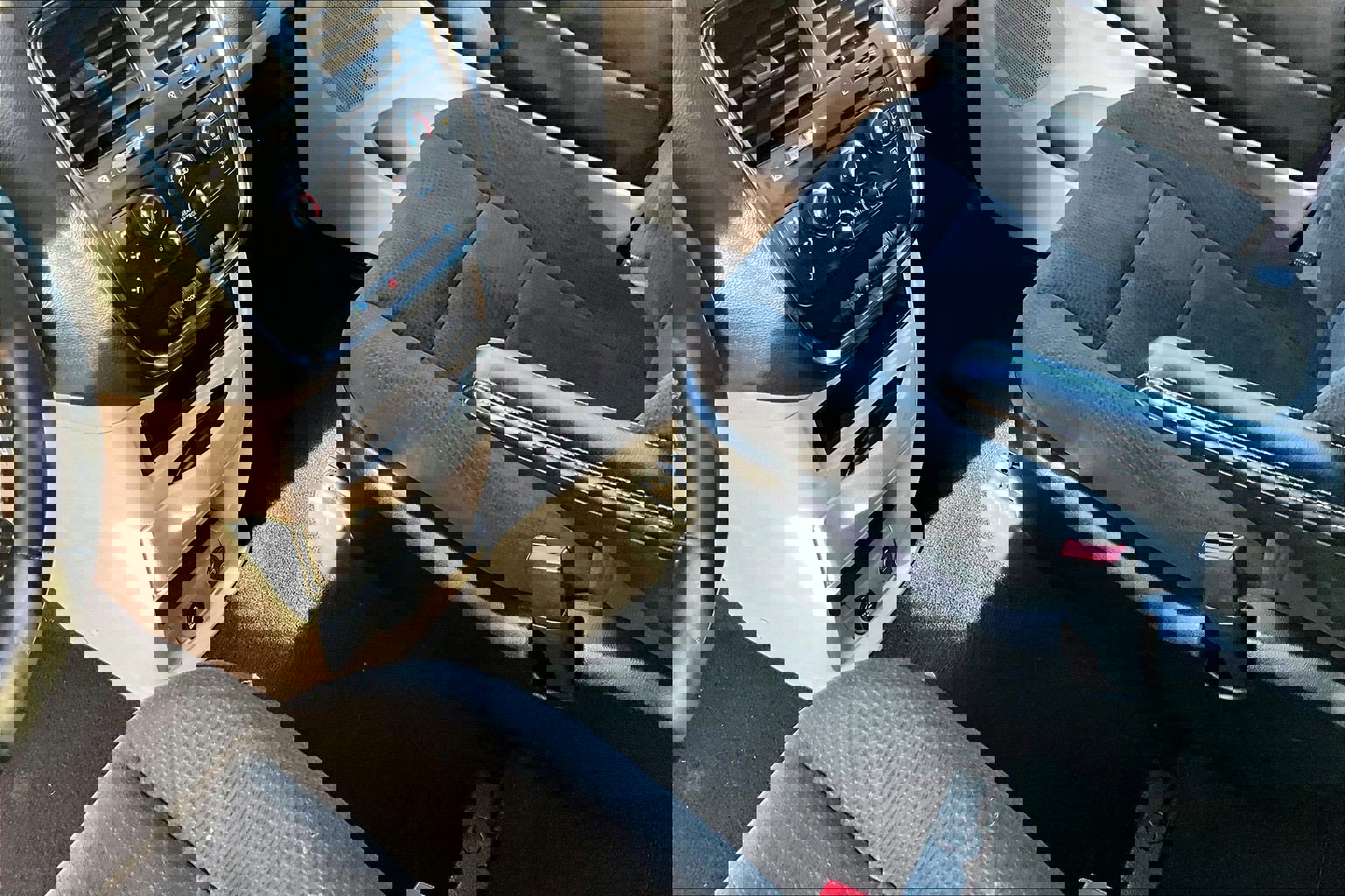 Used 2016 Dodge Grand Caravan SE image 13