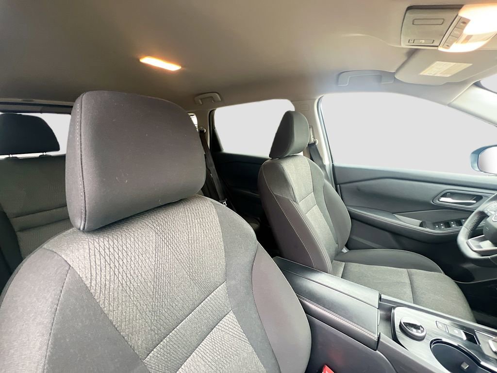 Used 2025 Nissan Rogue SV image 27