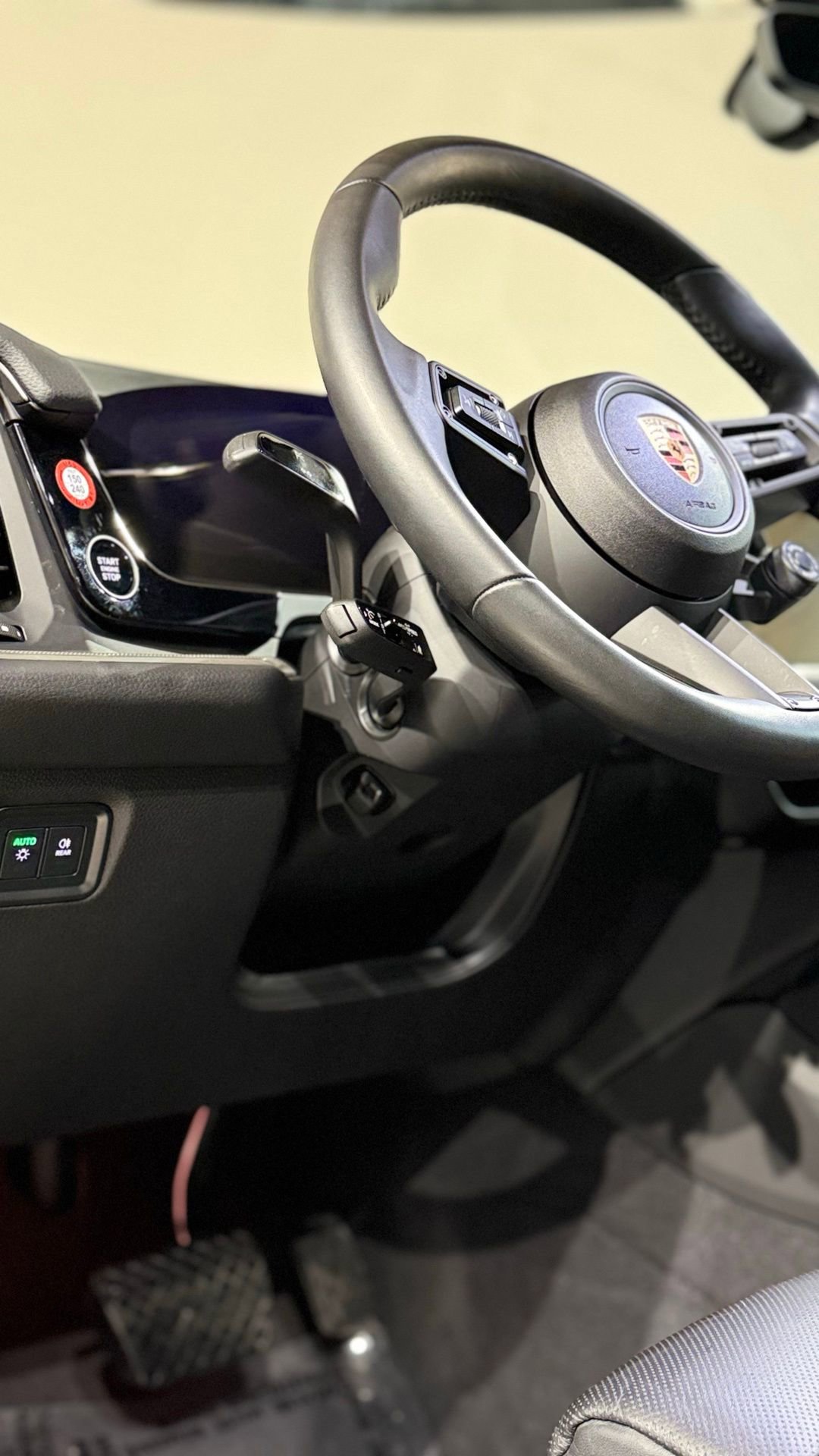 Used 2025 Porsche Cayenne Coupe image 44