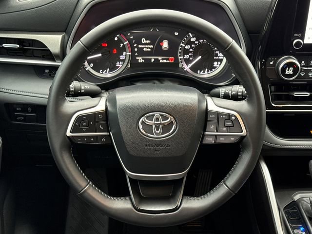 Used 2024 Toyota Highlander XLE AWD/4WD image 15