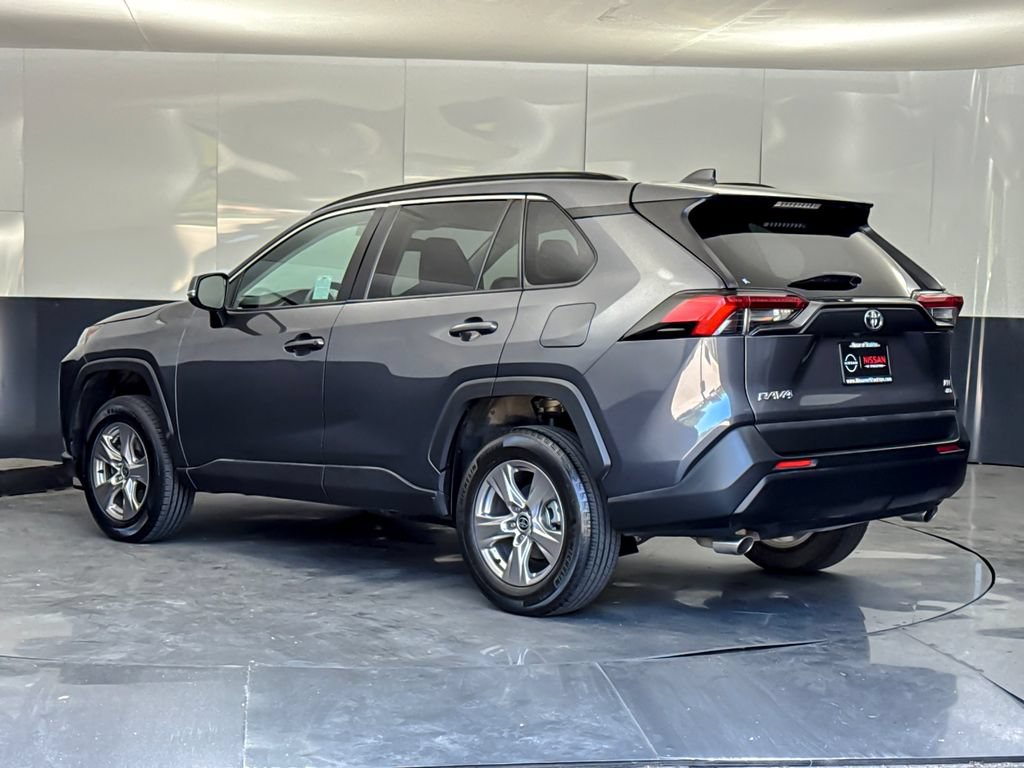 Used 2022 Toyota RAV4 XLE AWD/4WD image 5